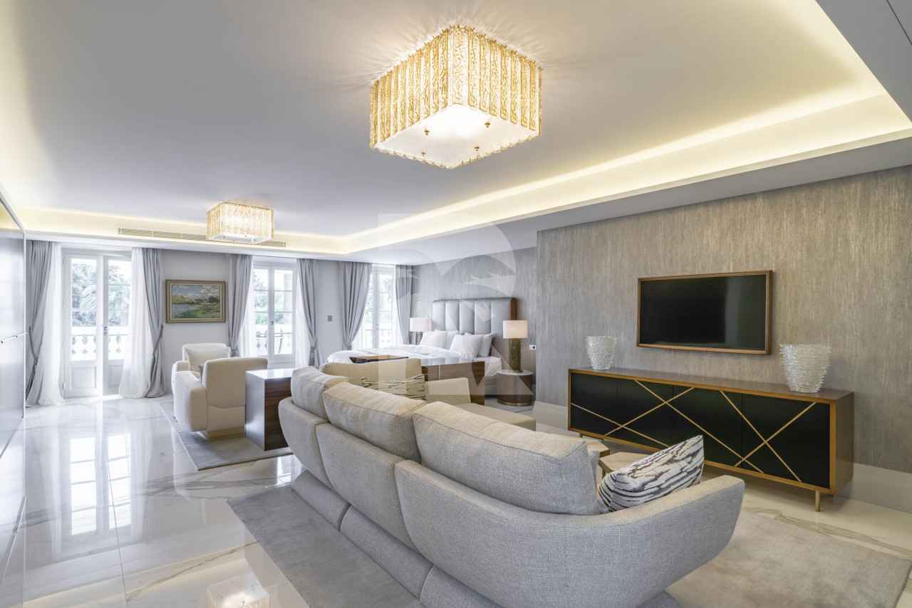 villa in Cannes : Rent stunning 8 bedroom chateau in the center of Cannes with sea views, pool and easy access to the Croisette and beaches - Photo 10