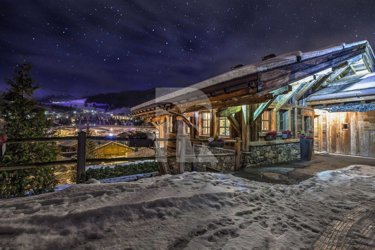 villa in Megève : Rent this ultimate luxury chalet in Mont d'Arbois, walking distance to Megeve. - Photo 0