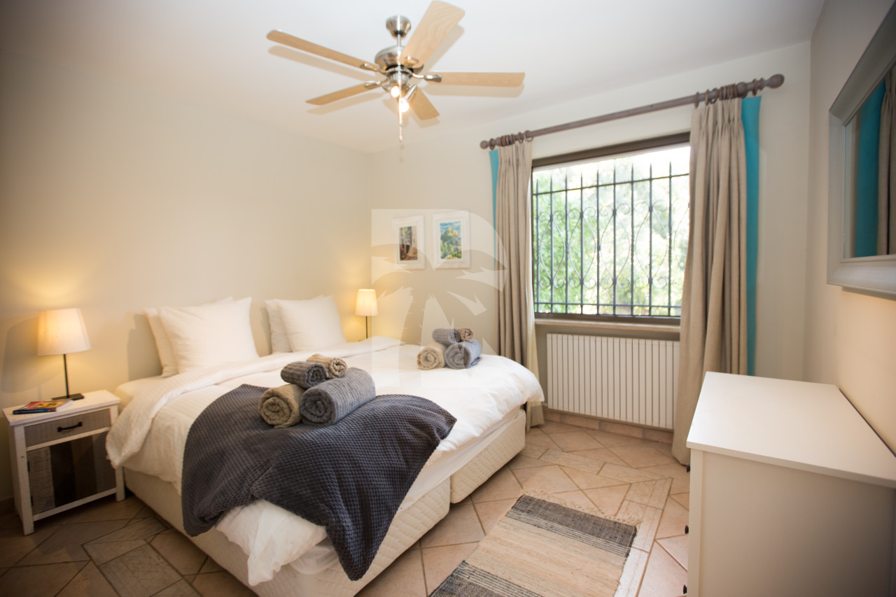 villa in Valbonne : Rent a Large Villa with Pool and View close to Valbonne Village - Photo 12