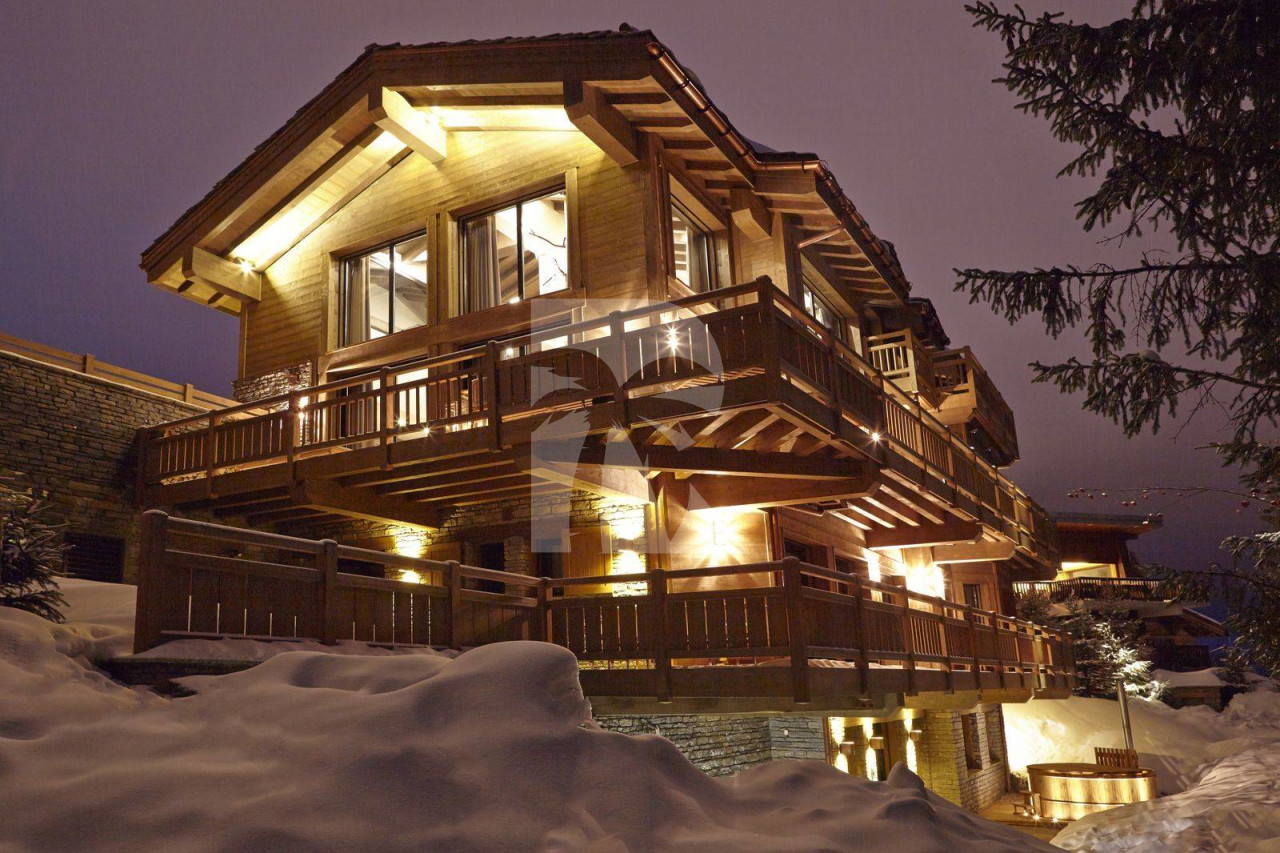 villa in Courchevel : Rent this 8 bedrooms luxury chalet in Nogentil Courchevel 1850 - Photo 0