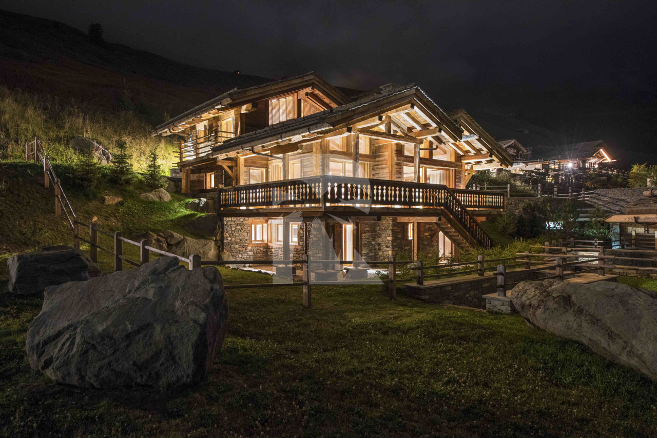 villa in Verbier : Rent estate comprised of 2 luxury chalets in Verbier with spa as well as a chalet for staff - Photo 4