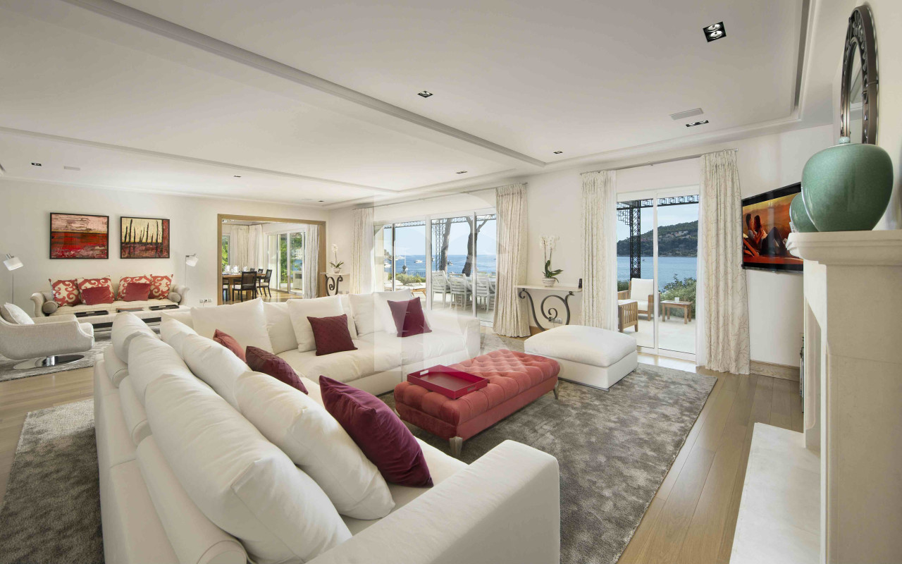 villa in Saint-Jean-Cap-Ferrat : Rent this waterfront property in Saint Jean cap Ferrat. - Photo 2