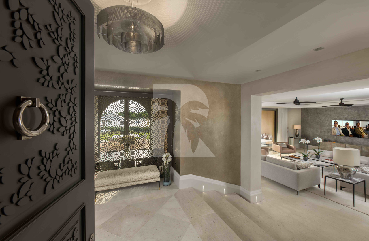 villa in St Tropez : Rent this luxurious 5 bedrooms villa with a direct access to the beach. - Photo 11
