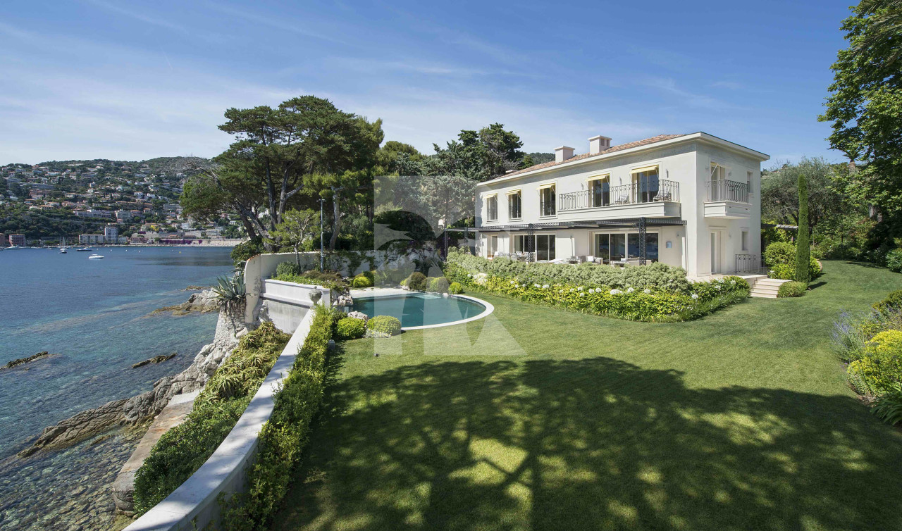 villa in Saint-Jean-Cap-Ferrat : Rent this waterfront property in Saint Jean cap Ferrat. - Photo 10