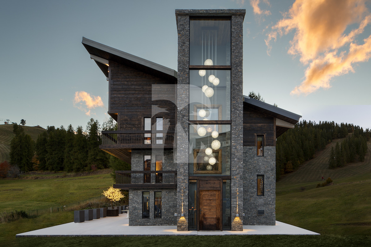 villa in  : Rent this brand new chalet with 8 bedrooms, ski in / ski out in Valberg. - Photo 0