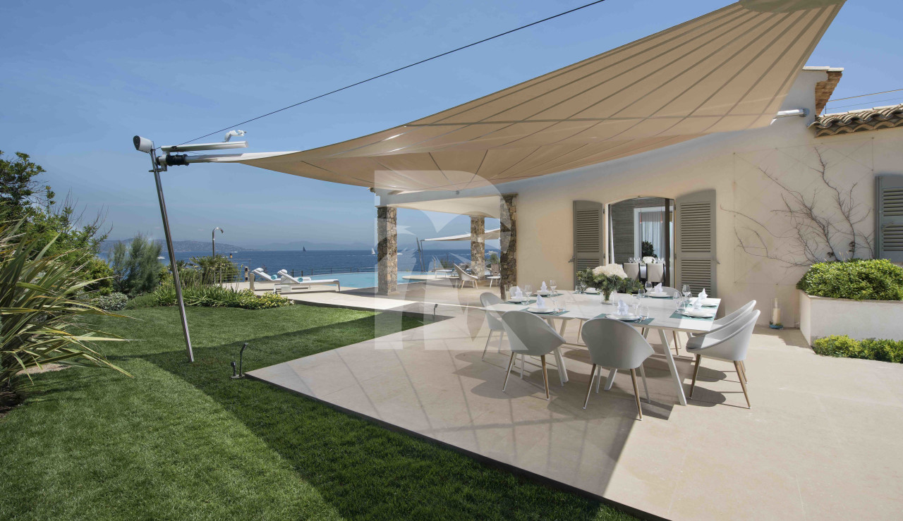 villa in St Tropez : Rent this waterfront property located in the prestigious domain of 'Les parcs de St Tropez' - Photo 12