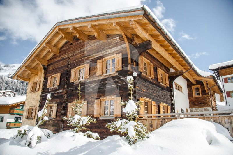 villa in Lech : Rent enchanting chalet with spa, sine cellar and cinema room in Lech, Austria - Photo 0