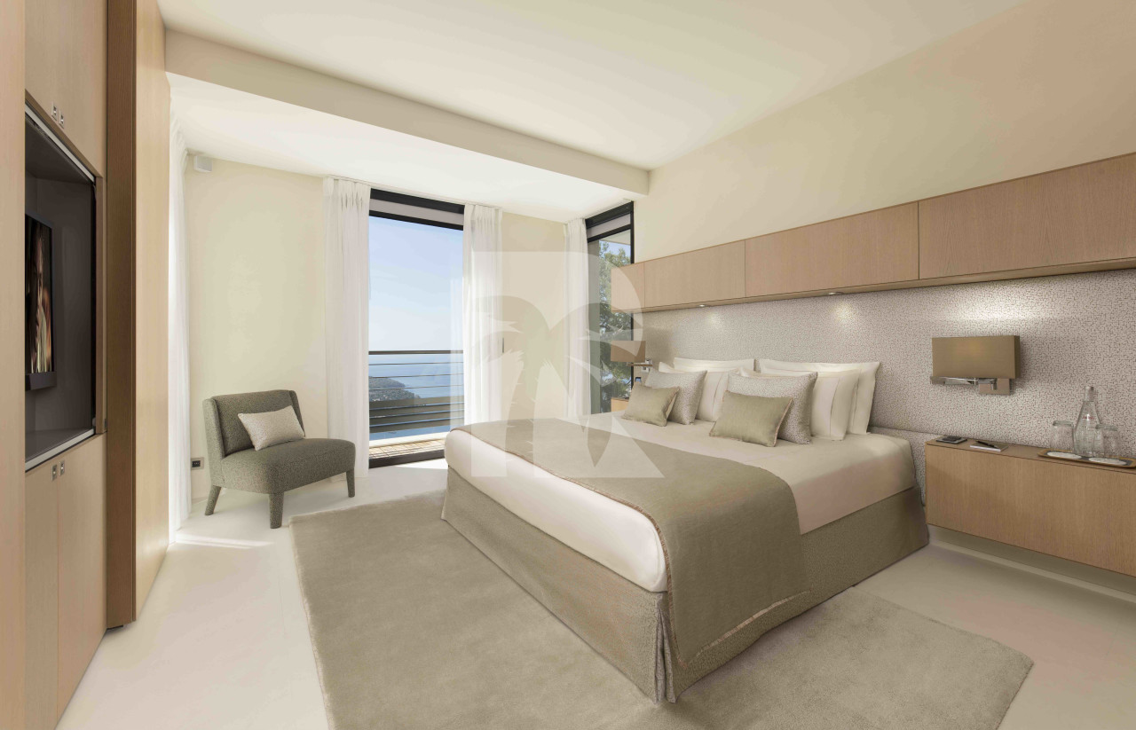 villa in Villefranche-sur-Mer : Rent this gorgeous villa with an extraordinary view of the bay of St Jean Cap Ferrat. - Photo 12