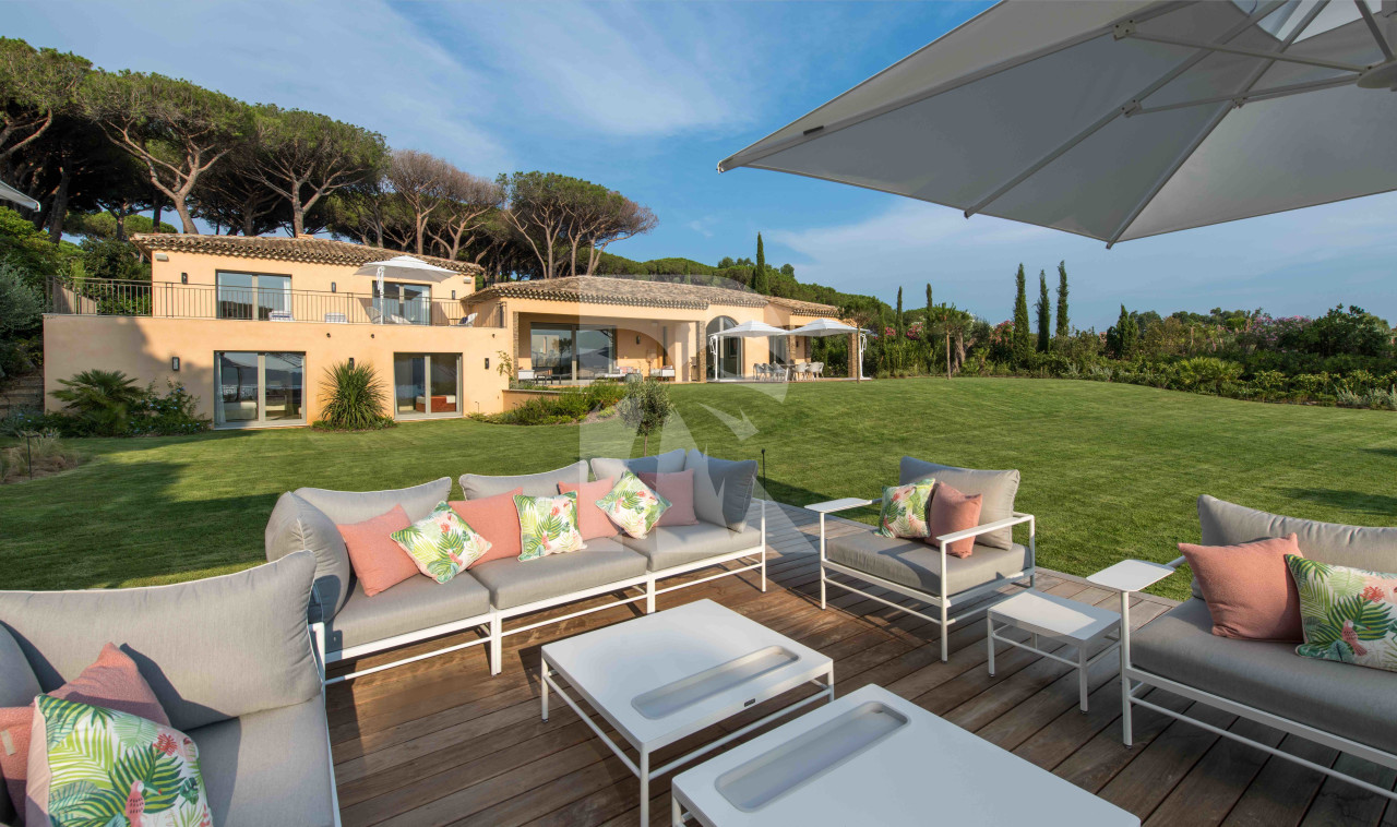 villa in St Tropez : Rent this luxurious 5 bedrooms villa with a direct access to the beach. - Photo 0