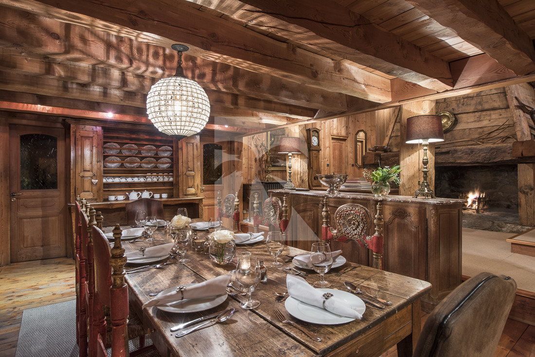 villa in Chamonix : Rent one of the oldest chalet of Chamonix located in the Village of 'les Bois' - Photo 2