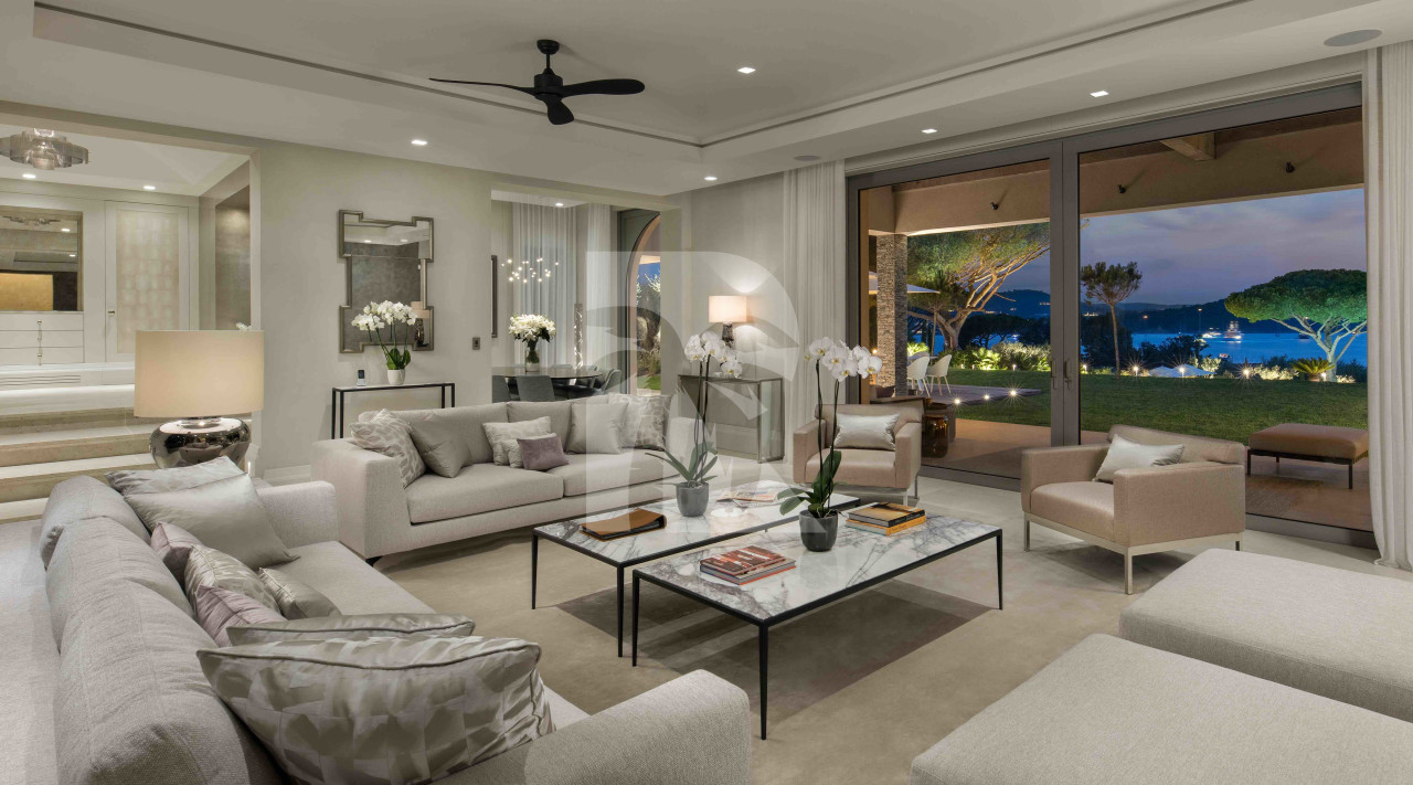villa in St Tropez : Rent this luxurious 5 bedrooms villa with a direct access to the beach. - Photo 3