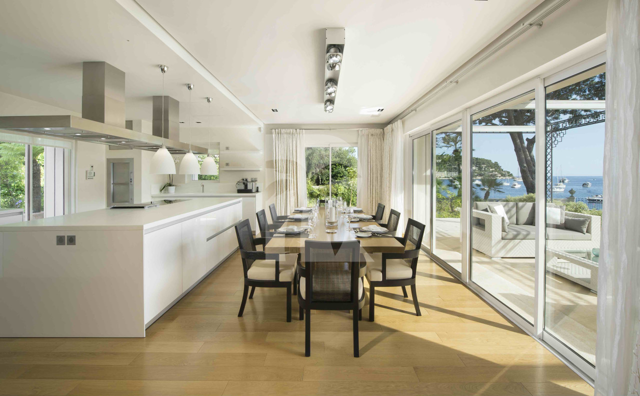 villa in Saint-Jean-Cap-Ferrat : Rent this waterfront property in Saint Jean cap Ferrat. - Photo 3