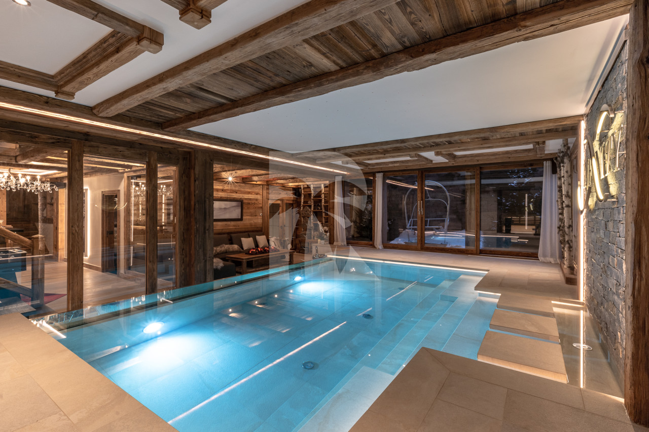 villa in Chamonix : Rent this luxurious chalet with indoor swimming pool with a high level of comfort. - Photo 0
