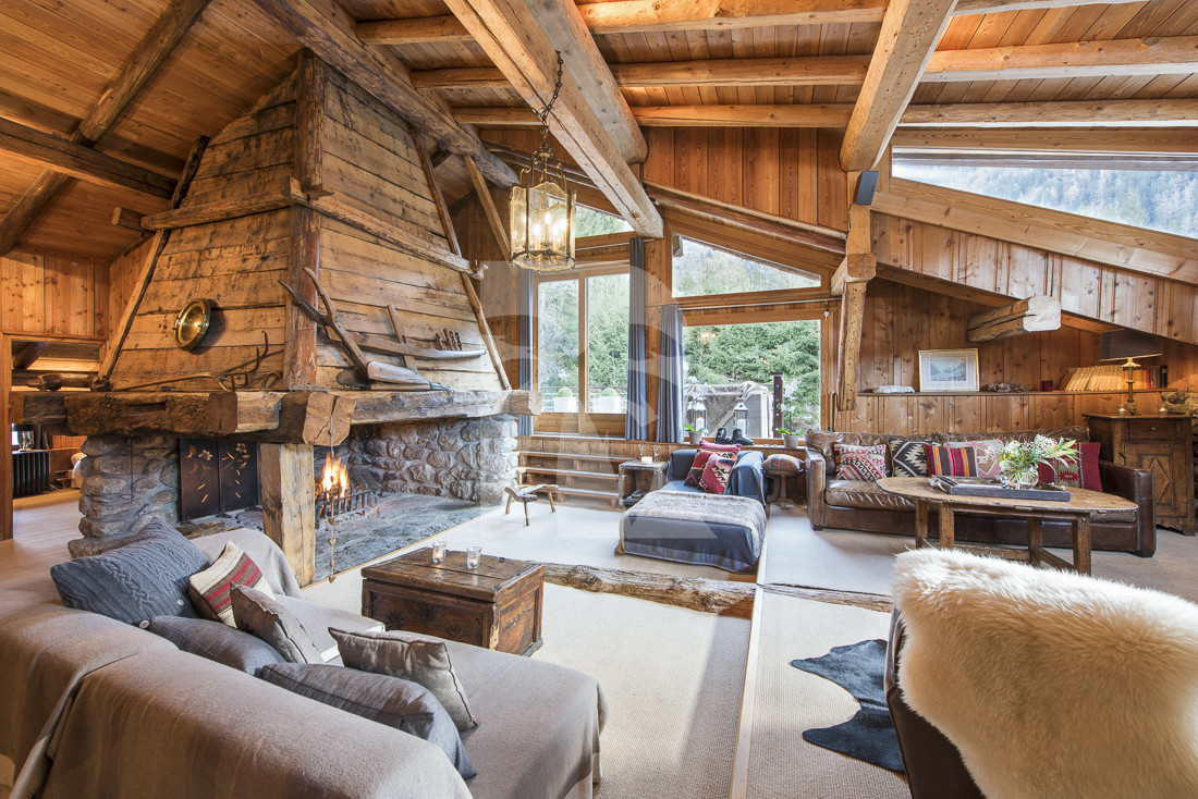 villa in Chamonix : Rent one of the oldest chalet of Chamonix located in the Village of 'les Bois' - Photo 4