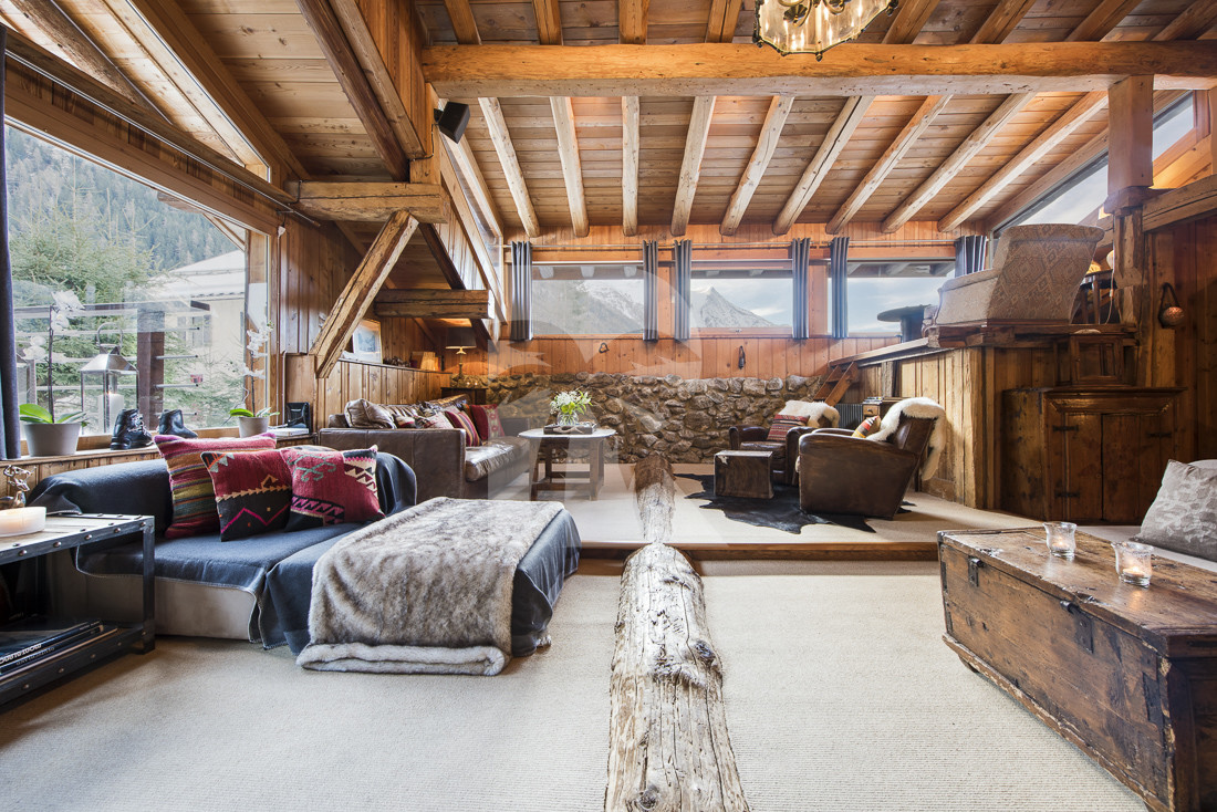 villa in Chamonix : Rent one of the oldest chalet of Chamonix located in the Village of 'les Bois' - Photo 3