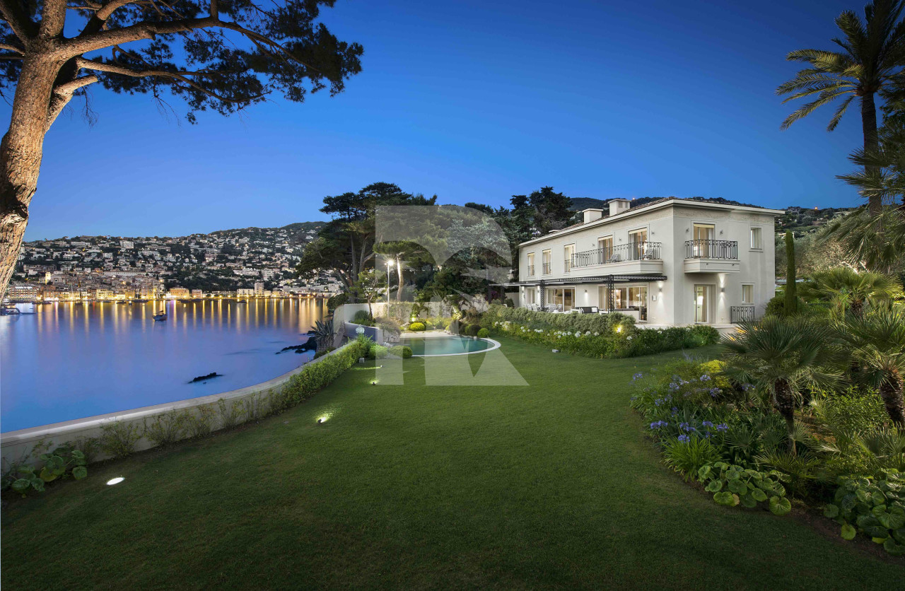 villa in Saint-Jean-Cap-Ferrat : Rent this waterfront property in Saint Jean cap Ferrat. - Photo 5