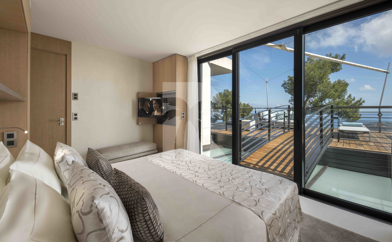 villa in Villefranche-sur-Mer : Rent this gorgeous villa with an extraordinary view of the bay of St Jean Cap Ferrat. - Photo 4