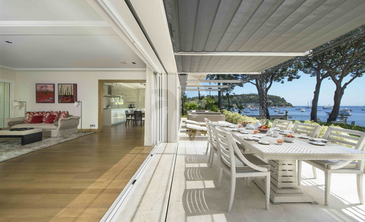 villa in Saint-Jean-Cap-Ferrat : Rent this waterfront property in Saint Jean cap Ferrat. - Photo 4
