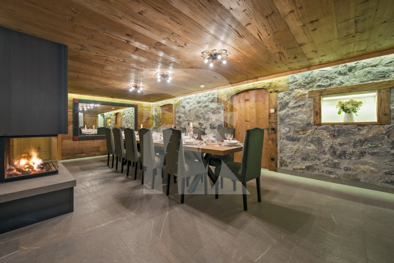 villa in Lech : Rent enchanting chalet with spa, sine cellar and cinema room in Lech, Austria - Photo 4