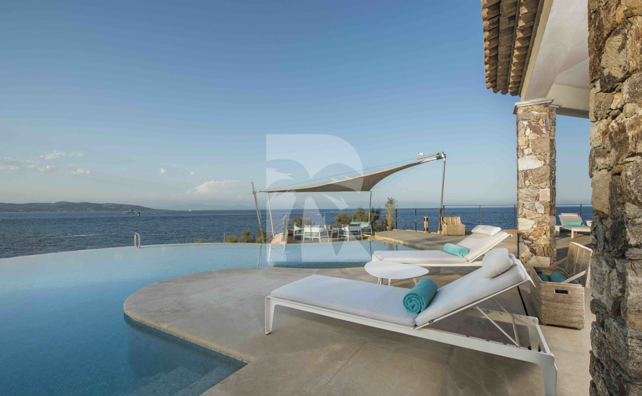 villa in St Tropez : Rent this waterfront property located in the prestigious domain of 'Les parcs de St Tropez' - Photo 0