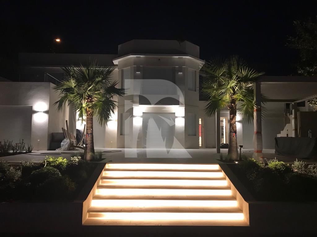 villa in Cap d'Antibes : Rent this brand new modern villa with a sea view on the Cap d'Antibes. - Photo 12