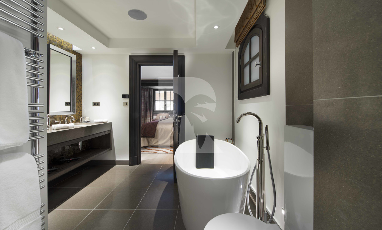 villa in Courchevel : Rent this luxurious 6 bedrooms chalet in Nogentil area, ski in/ ski out. - Photo 3