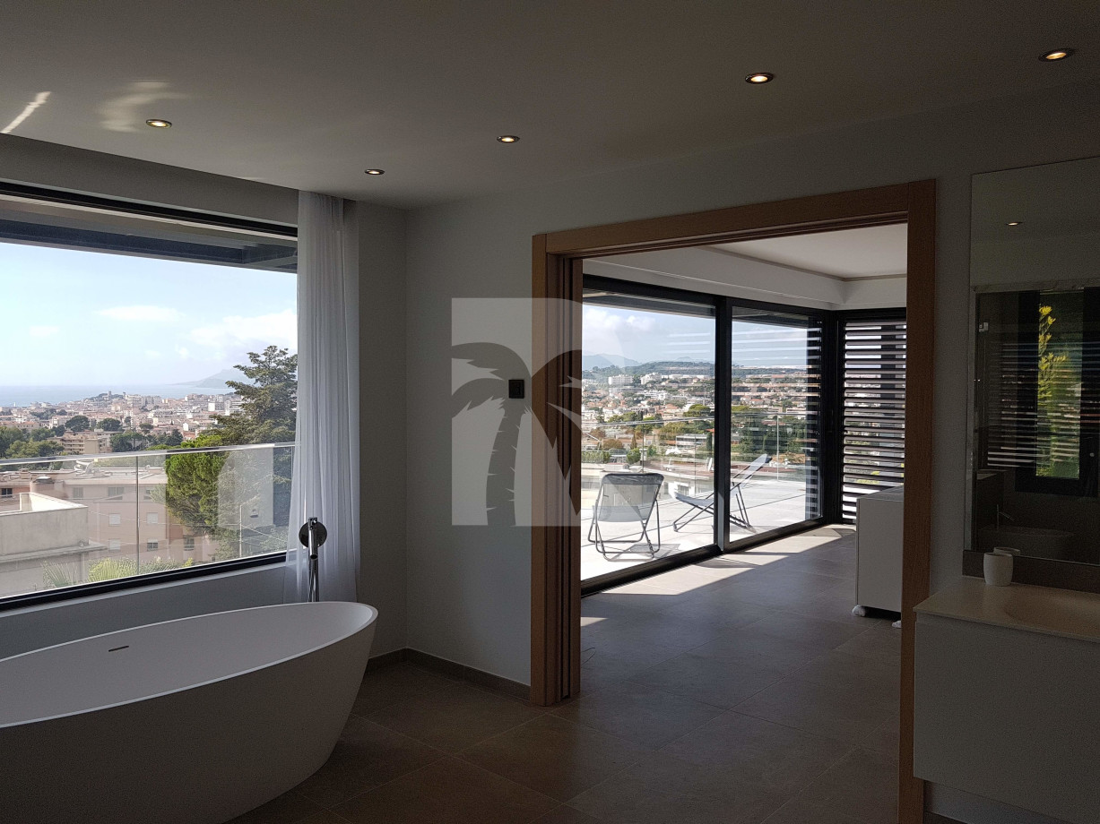 villa in Cannes : Rent this brand new villa in the heights of Cannes. - Photo 5