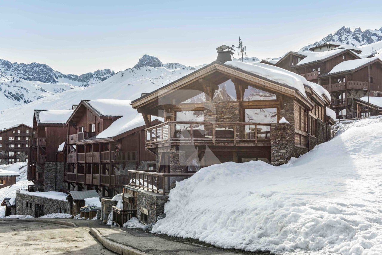 villa in Tignes : Rent this 5 bedroom chalet in Tignes Le lac with a great location. - Photo 0