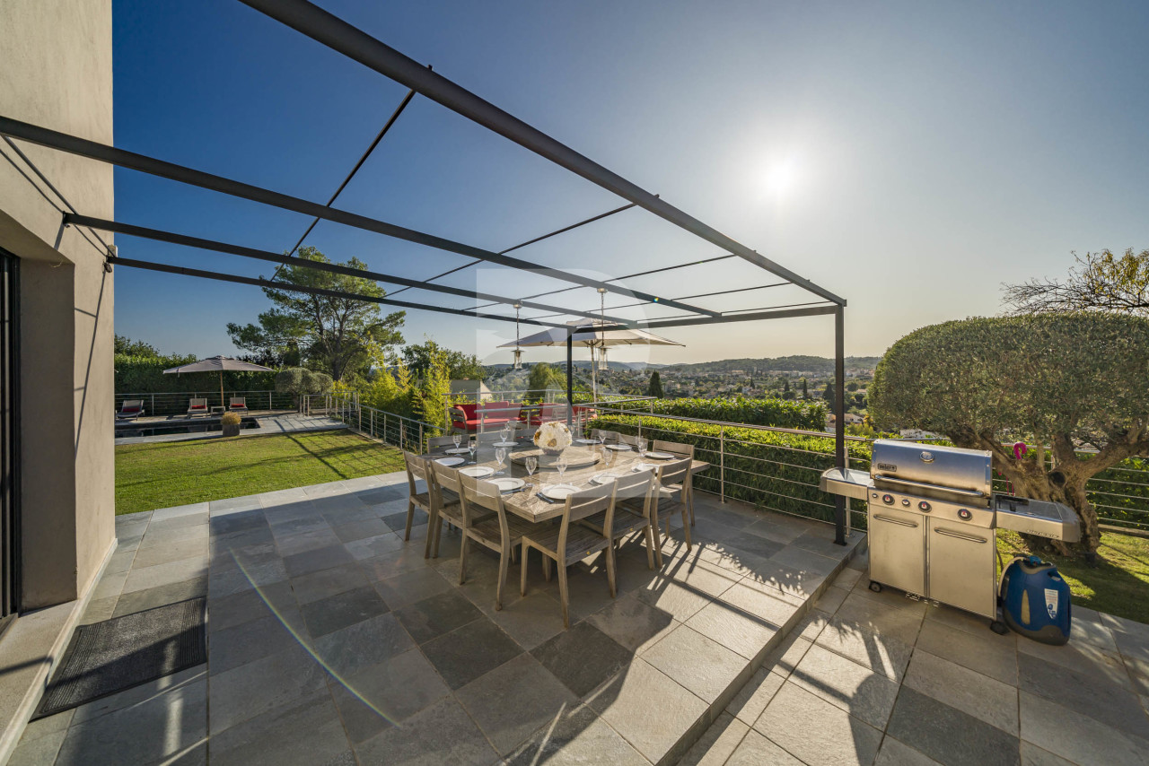 villa in Saint-Paul-de-Vence : Rent spacious modern 6 bedroom villa with view towards St Paul de Vence - Photo 10