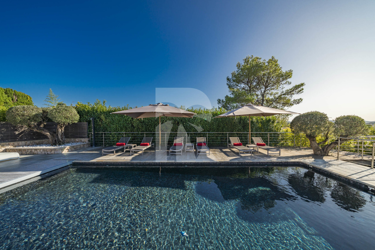 villa in Saint-Paul-de-Vence : Rent spacious modern 6 bedroom villa with view towards St Paul de Vence - Photo 4