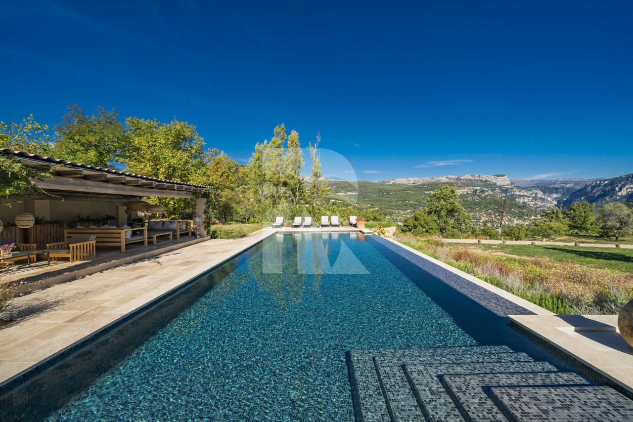 villa in Châteauneuf-Grasse : Rent beautiful newly renovated villa with a stunning tranquil location - Photo 1