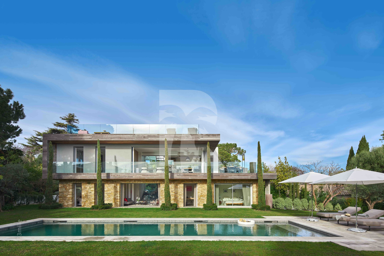 villa in Cap d'Antibes : Rent this modern villa with a lovely view on the roof top. - Photo 1