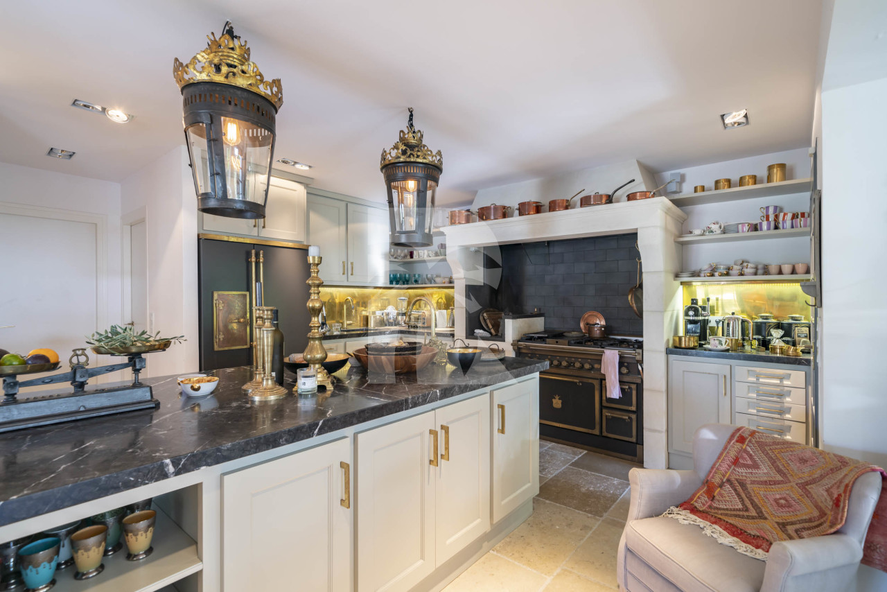 villa in Cap d'Antibes : Rent wonderful 5 bedroom villa with an ideal location on the Cap d'Antibes - Photo 4