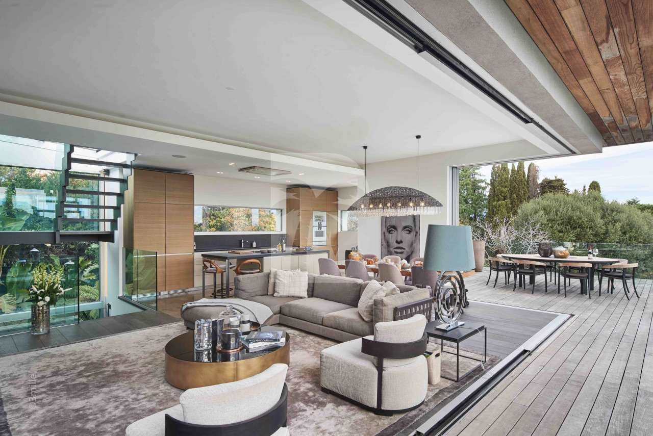 villa in Cap d'Antibes : Rent this modern villa with a lovely view on the roof top. - Photo 2