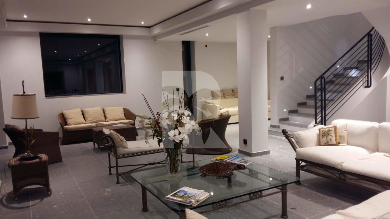 villa in Cannes : Rent this brand new villa in the heights of Cannes. - Photo 3
