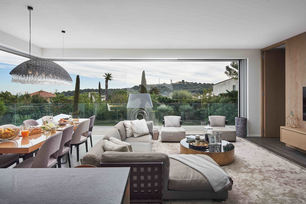 villa in Cap d'Antibes : Rent this modern villa with a lovely view on the roof top. - Photo 8