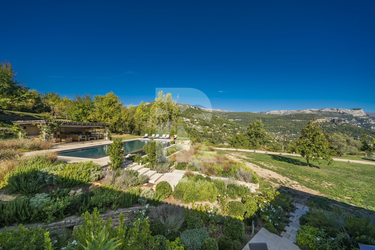 villa in Châteauneuf-Grasse : Rent beautiful newly renovated villa with a stunning tranquil location - Photo 5