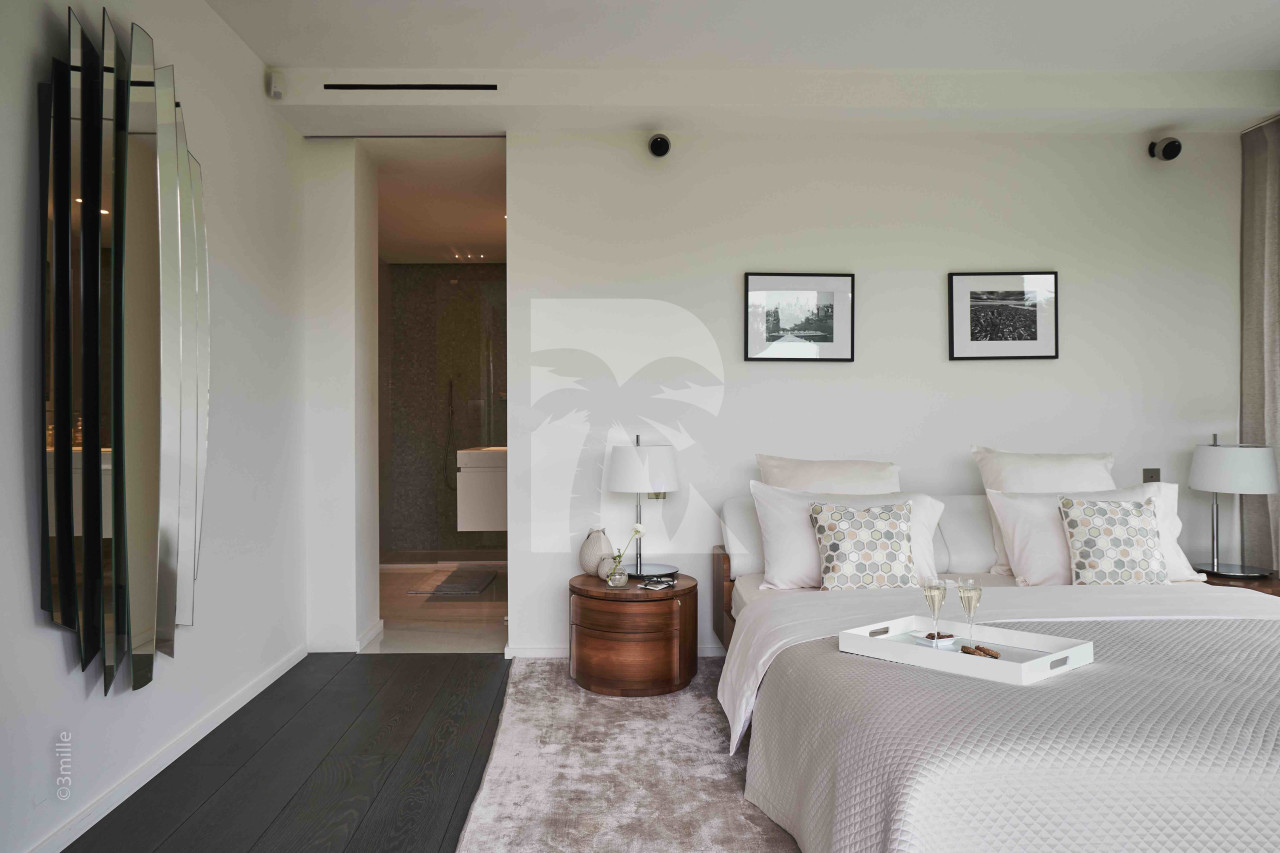 villa in Cap d'Antibes : Rent this modern villa with a lovely view on the roof top. - Photo 10