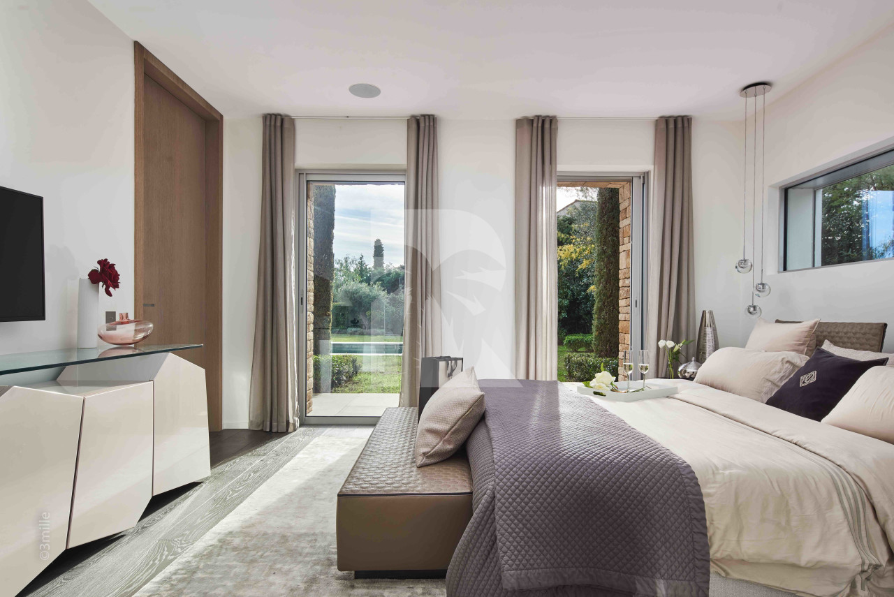 villa in Cap d'Antibes : Rent this modern villa with a lovely view on the roof top. - Photo 11
