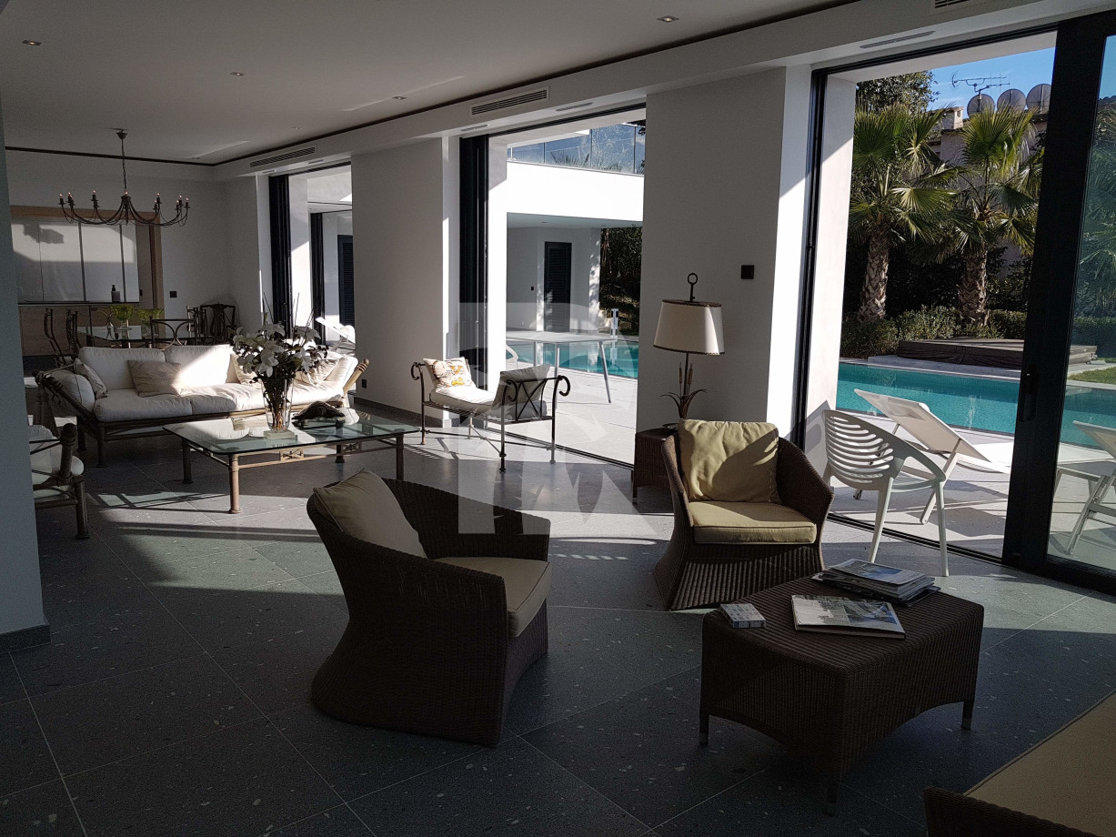 villa in Cannes : Rent this brand new villa in the heights of Cannes. - Photo 2