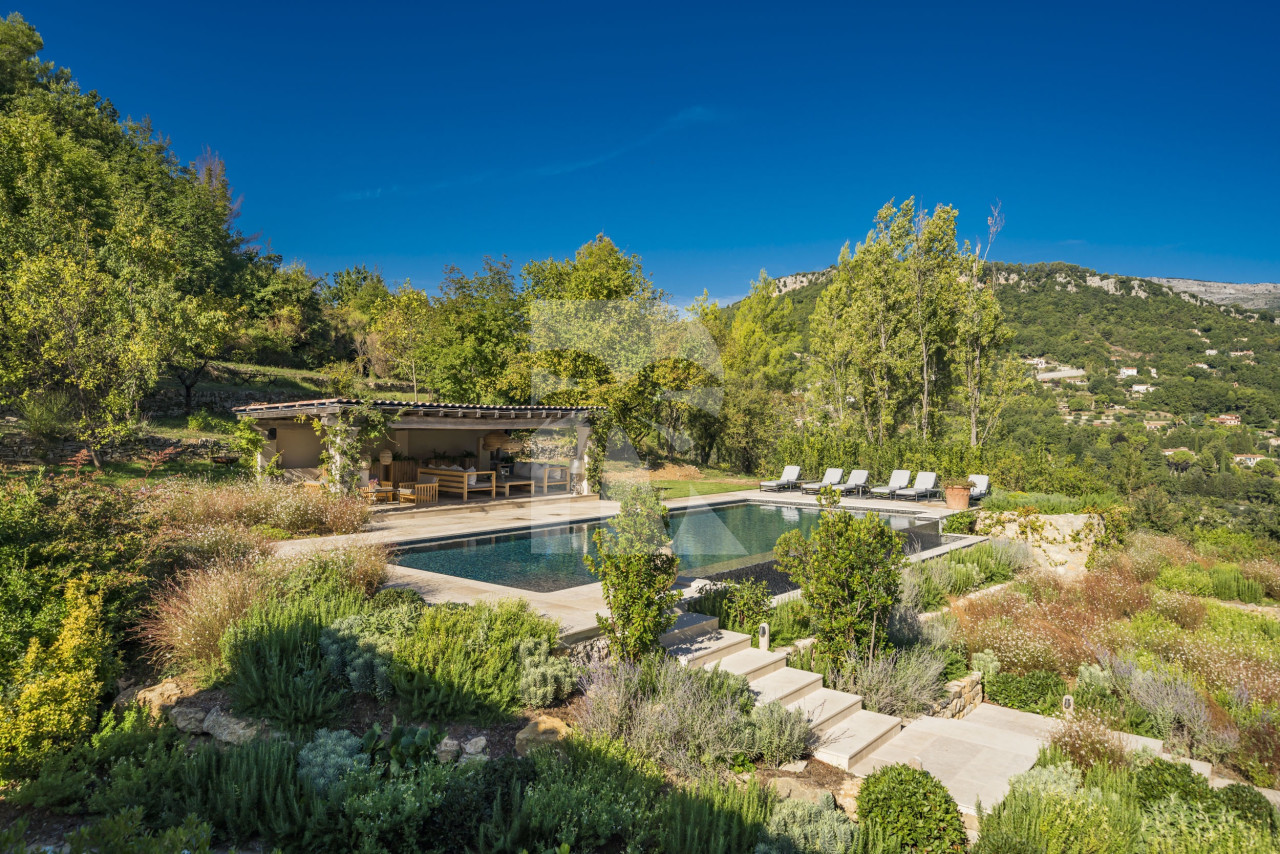 villa in Châteauneuf-Grasse : Rent beautiful newly renovated villa with a stunning tranquil location - Photo 4