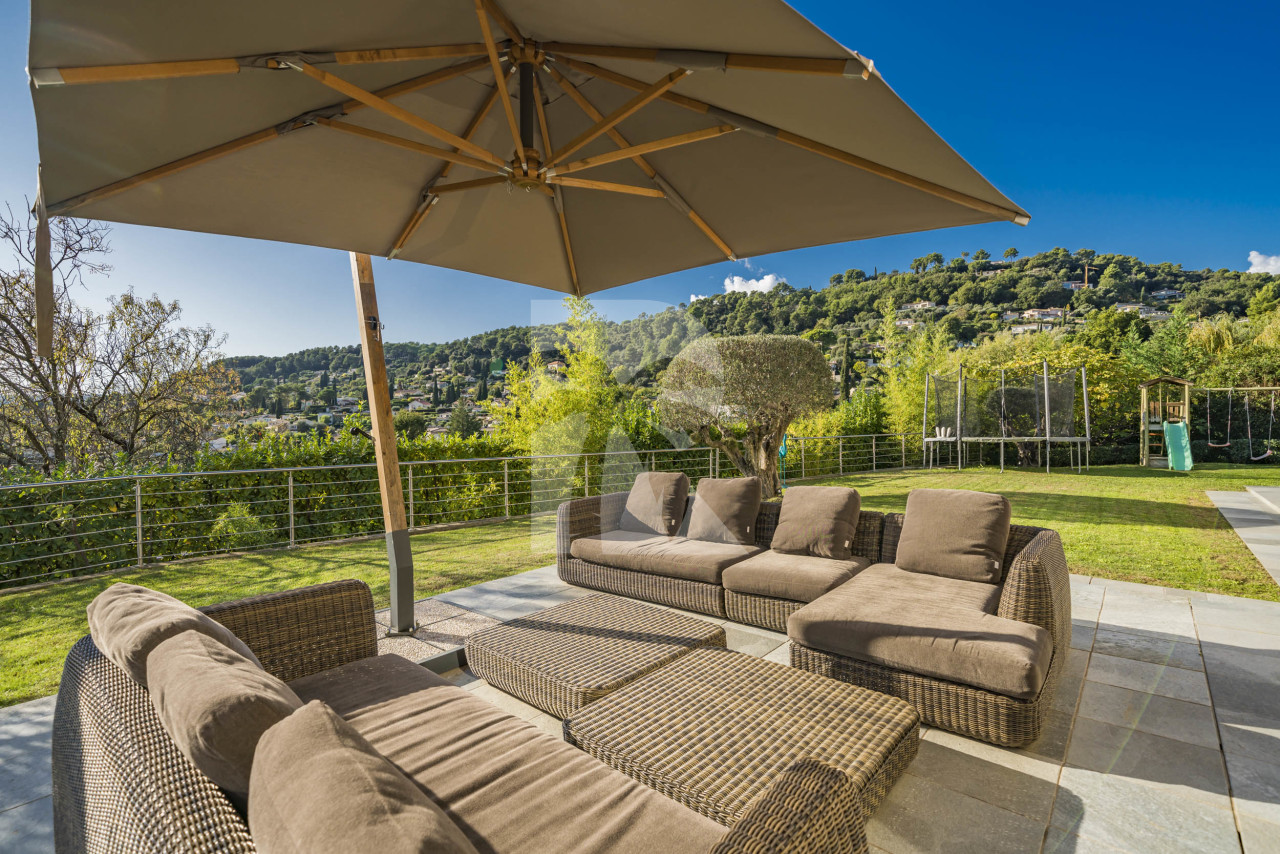 villa in Saint-Paul-de-Vence : Rent spacious modern 6 bedroom villa with view towards St Paul de Vence - Photo 12