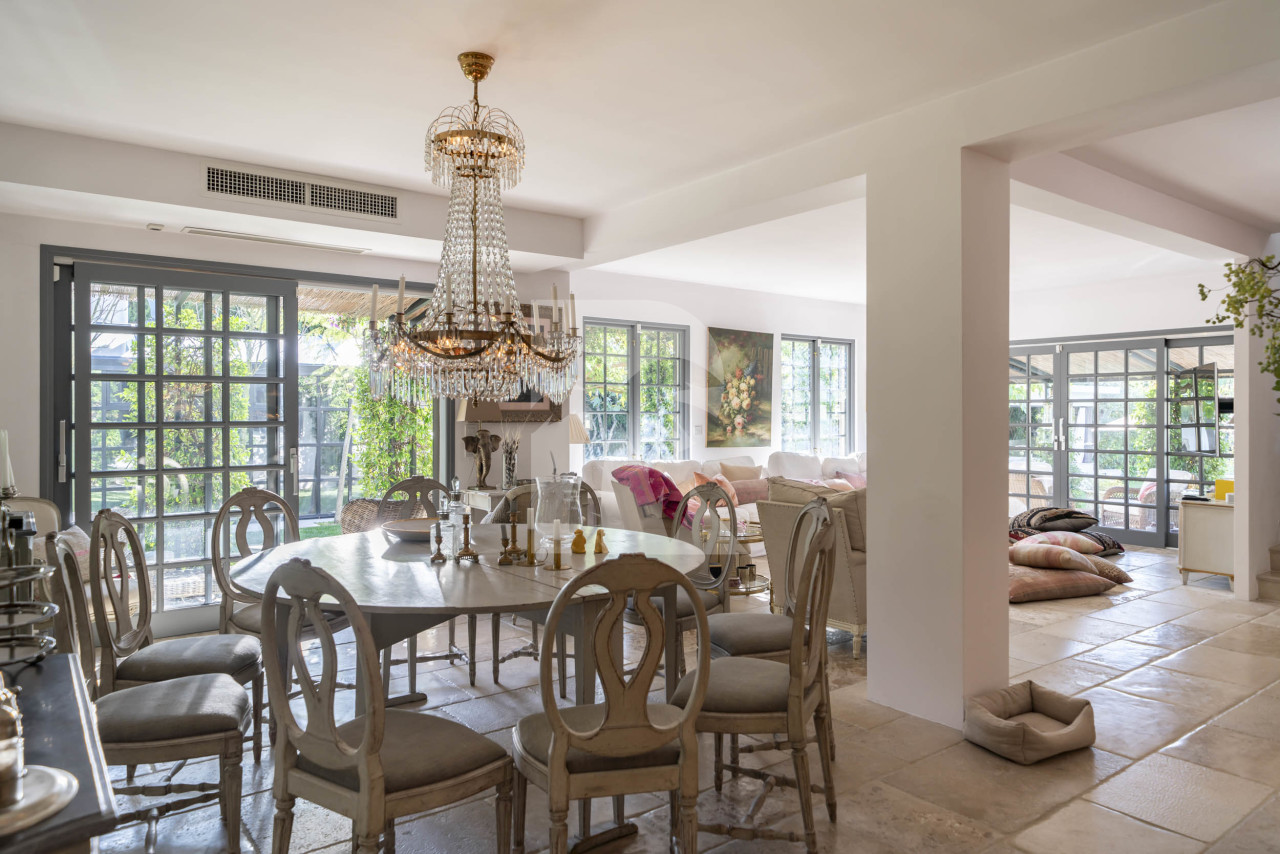 villa in Cap d'Antibes : Rent wonderful 5 bedroom villa with an ideal location on the Cap d'Antibes - Photo 9
