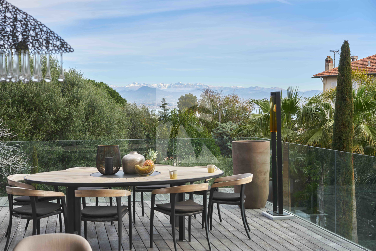 villa in Cap d'Antibes : Rent this modern villa with a lovely view on the roof top. - Photo 5