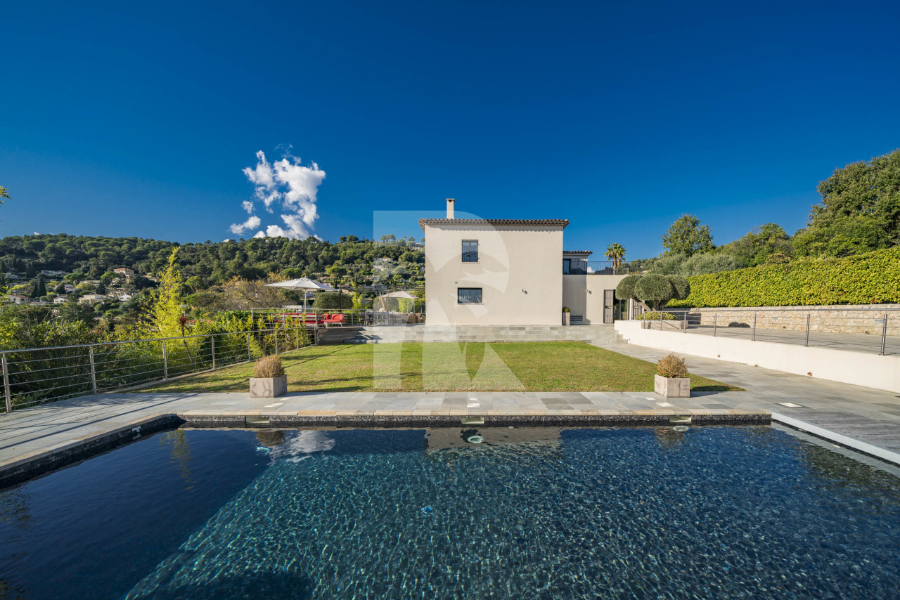 villa in Saint-Paul-de-Vence : Rent spacious modern 6 bedroom villa with view towards St Paul de Vence - Photo 5