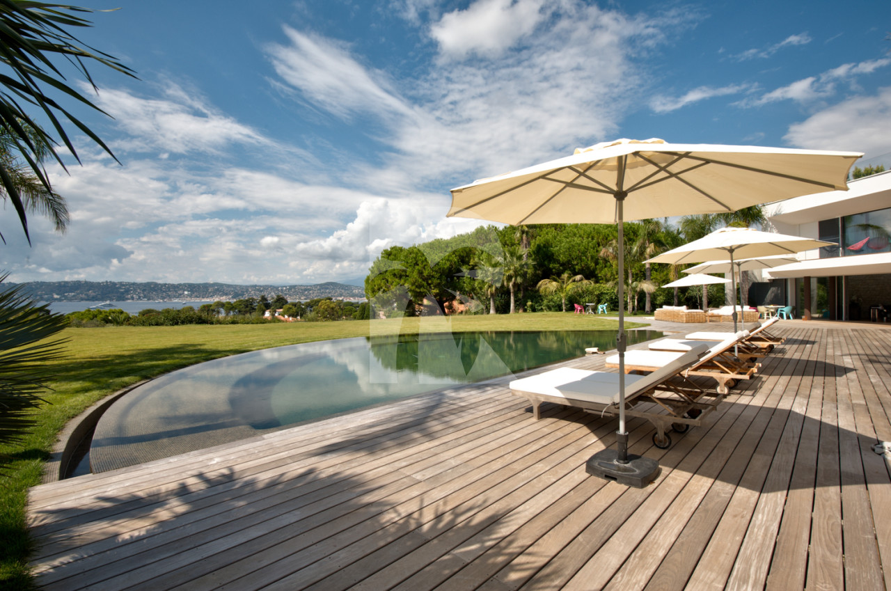 villa in Cap d'Antibes : Rent this contemporary villa with a wonderful sea view on the Cap d'Antibes walking distance to the 'Hotel du Cap'. - Photo 6