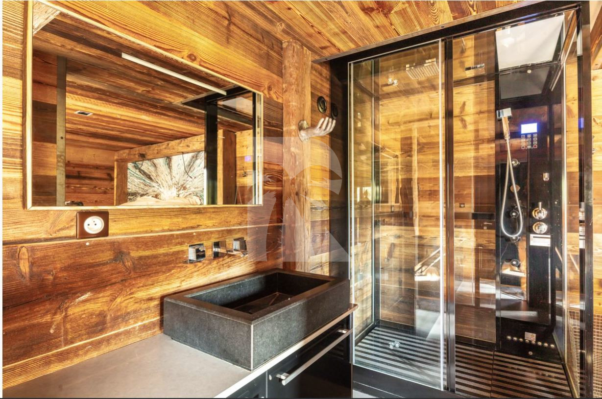 villa in Tignes : Rent this incredible contemporary chalet in Tignes Brevières  with 7 ensuite bedrooms. - Photo 9