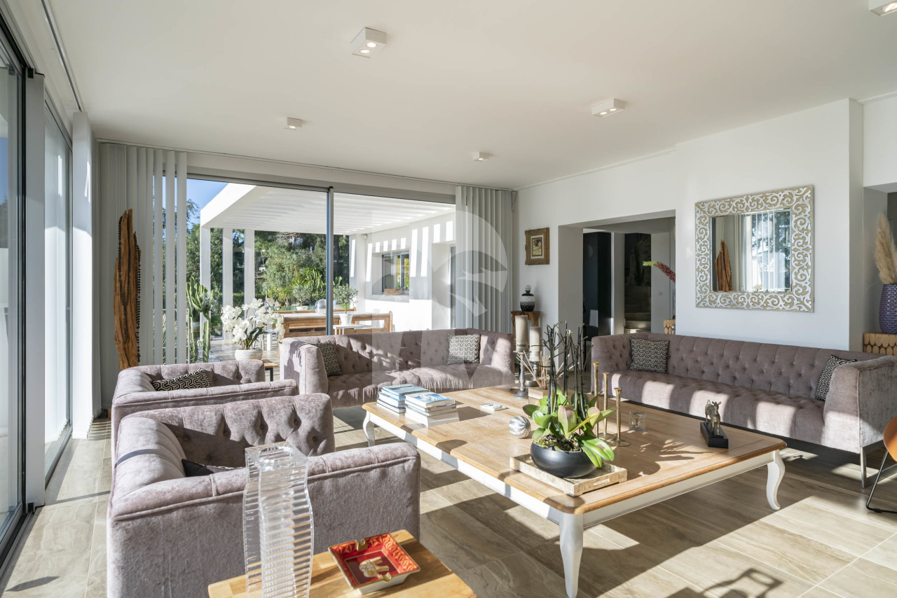 villa in Cannes : Rent this brand new modern villa in Cannes Croix des Gardes with a stuning 180 degree sea view - Photo 8