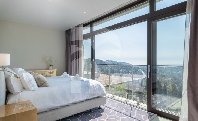 villa in Mougins : Rent gorgeous 5 bedroom villa in the hills of Mougins with a breathtaking seaview - Photo 11