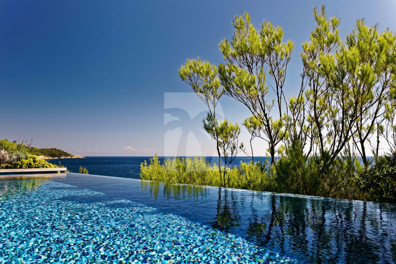 villa in Ramatuelle : Rent this waterfront villa in a private gated domain. - Photo 0